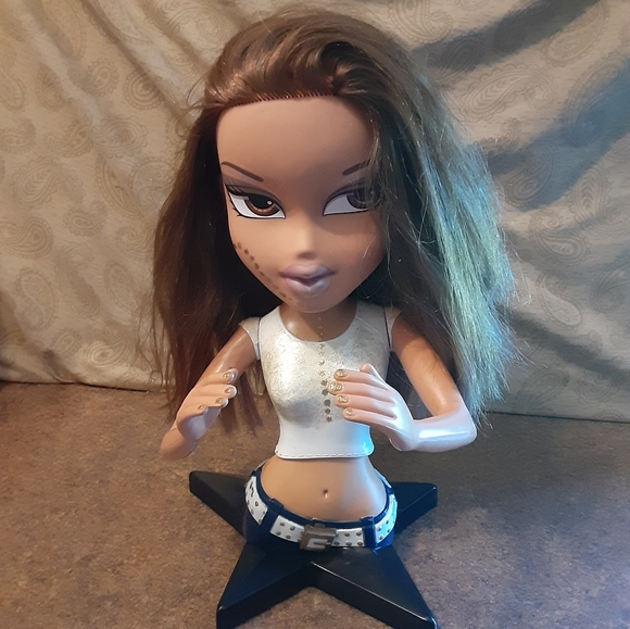 MGA Entertainment Oversized Yasmin Bratz Statue Figure. - Picture 6 of 7
